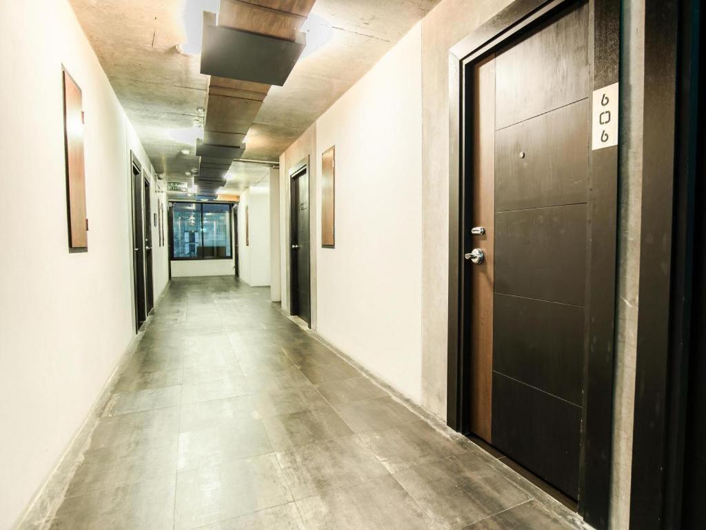 B2 Black Business And Budget Hotel Csiangmaj Kültér fotó