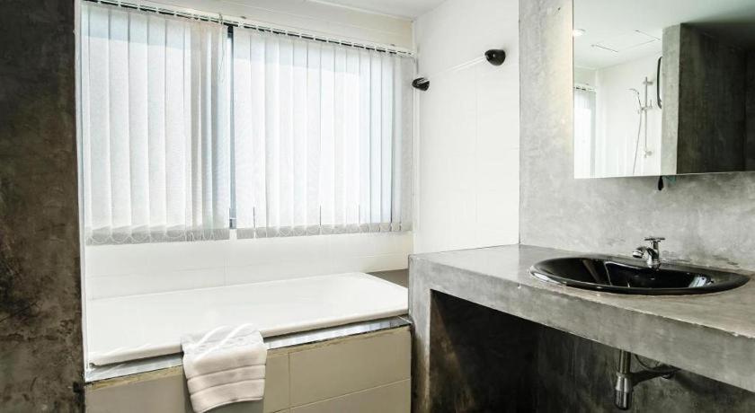 B2 Black Business And Budget Hotel Csiangmaj Kültér fotó