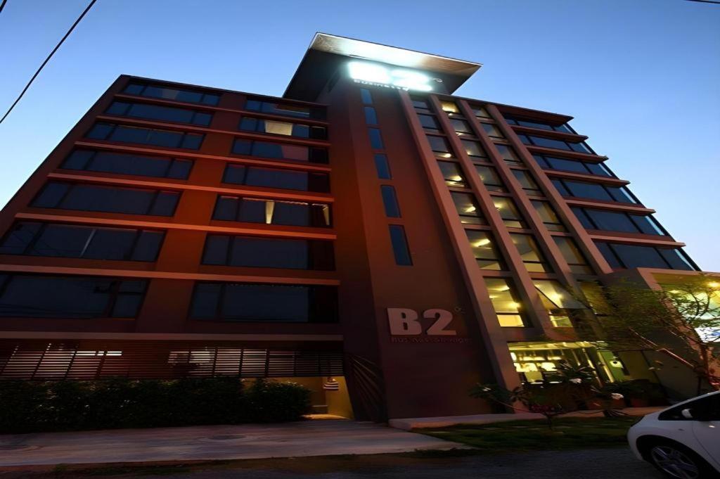B2 Black Business And Budget Hotel Csiangmaj Kültér fotó